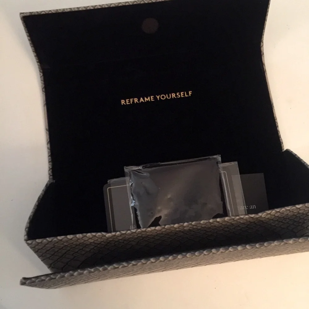 LA VITA PRIVE REVAUX SNAKE EMBOSSED SUNGLASS CASE